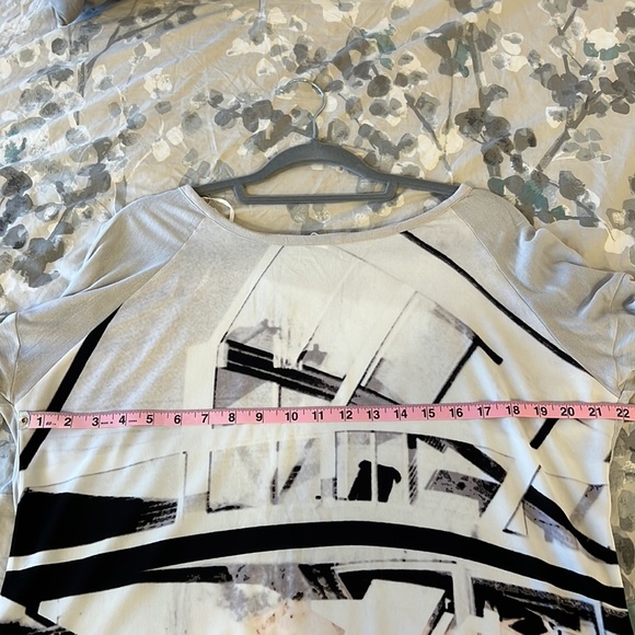 Calvin Klein beautiful blouse - Picture 9 of 9